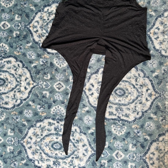 Lululemon Tank top Mockneck, Back/Front tie up size 6 - Picture 2 of 3